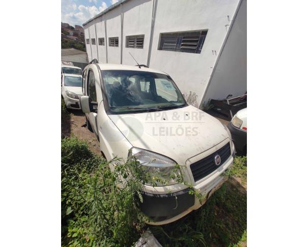 Foto de Fiat Doblô Attractive 1.4 15/16 Placa: PXG8046 Chassi: 9bd11970ug1133800