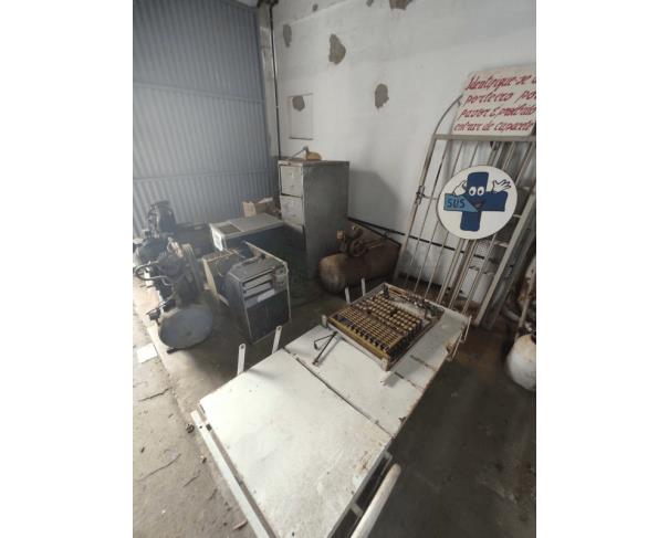 Foto de Compressores e sucatas em aço e ferro