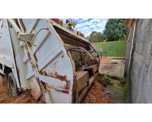Foto de Caminhão Iveco Tector 170E22 12m³ 2013/2014