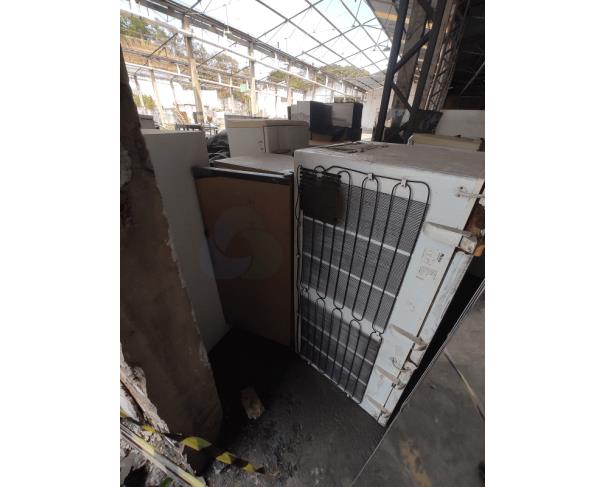 Foto de Armários em aço, panelas de pressão industriais, fogões industriais, buffets aquecidos em inox, etc.