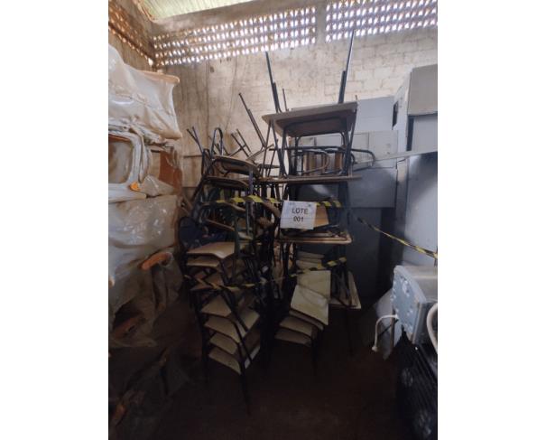 Foto de LOTE DE CADEIRAS ESCOLARES COM TAMPO E ASSENTO EM COMPENSADO – MOBILIÁRIO ESCOLAR