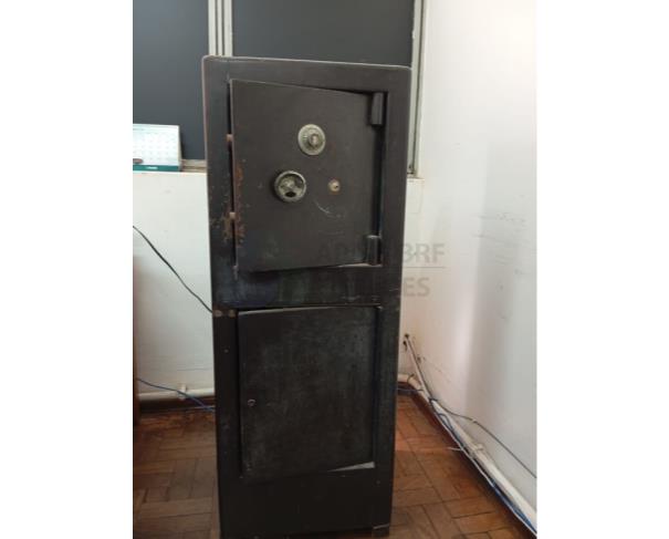Foto de COFRE DE GRANDE PORTE – ROBUSTO E BEM CONSERVADO