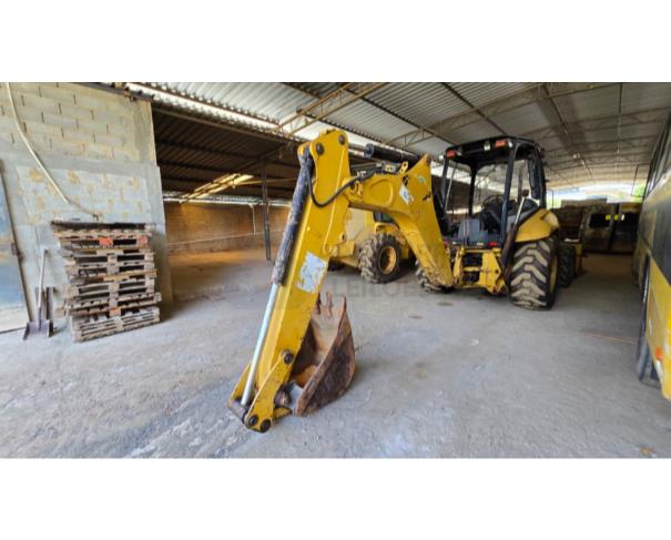 Foto de Retroescavadeira Caterpillar 416E 2013
