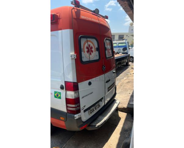 Foto de MBenz 415 Sprinter Rev Amb 19/19