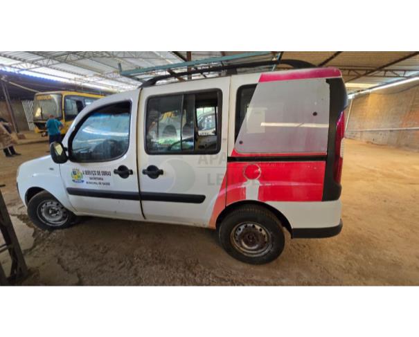 Foto de Fiat Doblò Essence 1.8 2015/2016