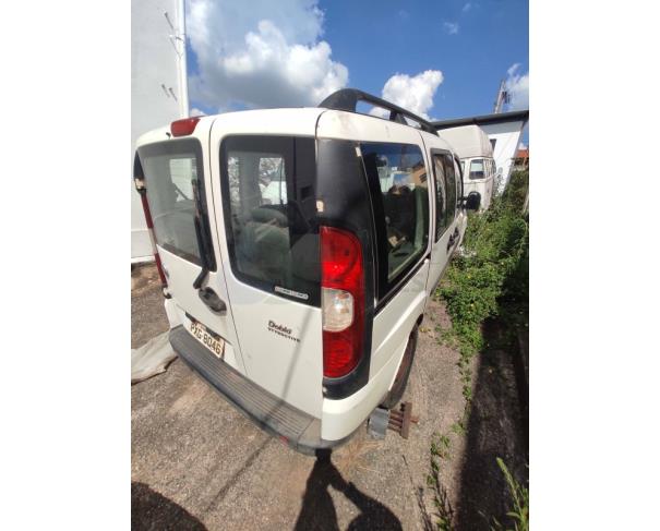 Foto de Fiat Doblô Attractive 1.4 15/16 Placa: PXG8046 Chassi: 9bd11970ug1133800