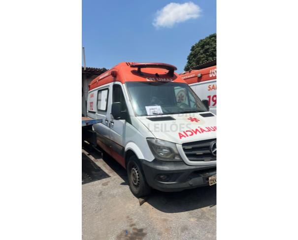Foto de MBenz 415 Sprinter Rev Amb 19/19
