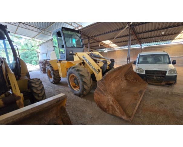Foto de Carregadeira New Holland 12D - 2012