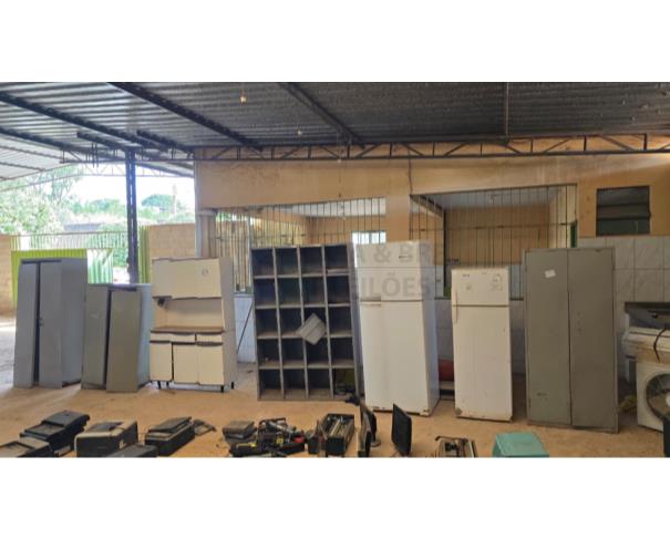 Foto de Lote de Mobiliário para Escritório
