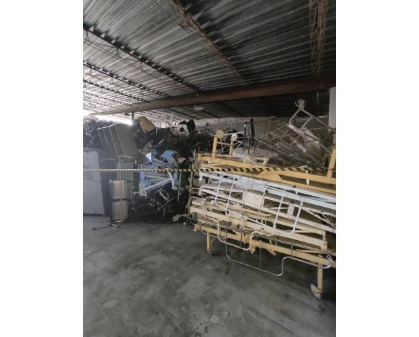 Foto de Armários e arquivos em aço, camas hospitalares, carrinhos de supermercado, etc.