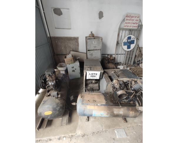 Foto de Compressores e sucatas em aço e ferro