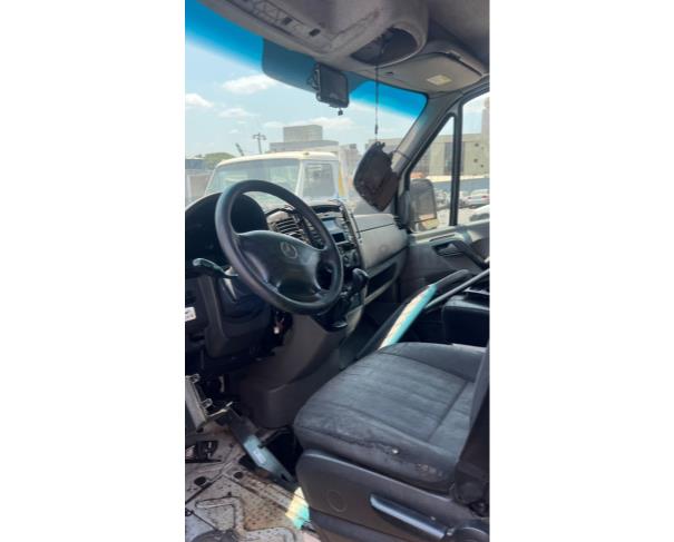 Foto de MBenz 415 Sprinter Rev Amb 19/19