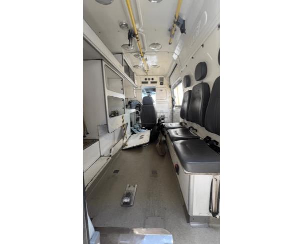 Foto de MBenz 415 Sprinter Rev Amb 19/19