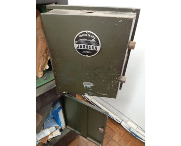 Foto de COFRE DE GRANDE PORTE – ROBUSTO E BEM CONSERVADO