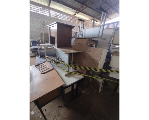 Foto de LOTE DE MESAS DE ESCRITÓRIO DIVERSAS – MOBILIÁRIO CORPORATIVO E ADMINISTRATIVO