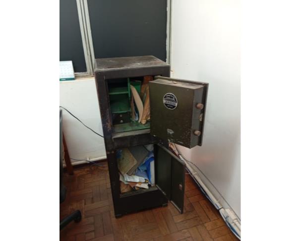Foto de COFRE DE GRANDE PORTE – ROBUSTO E BEM CONSERVADO